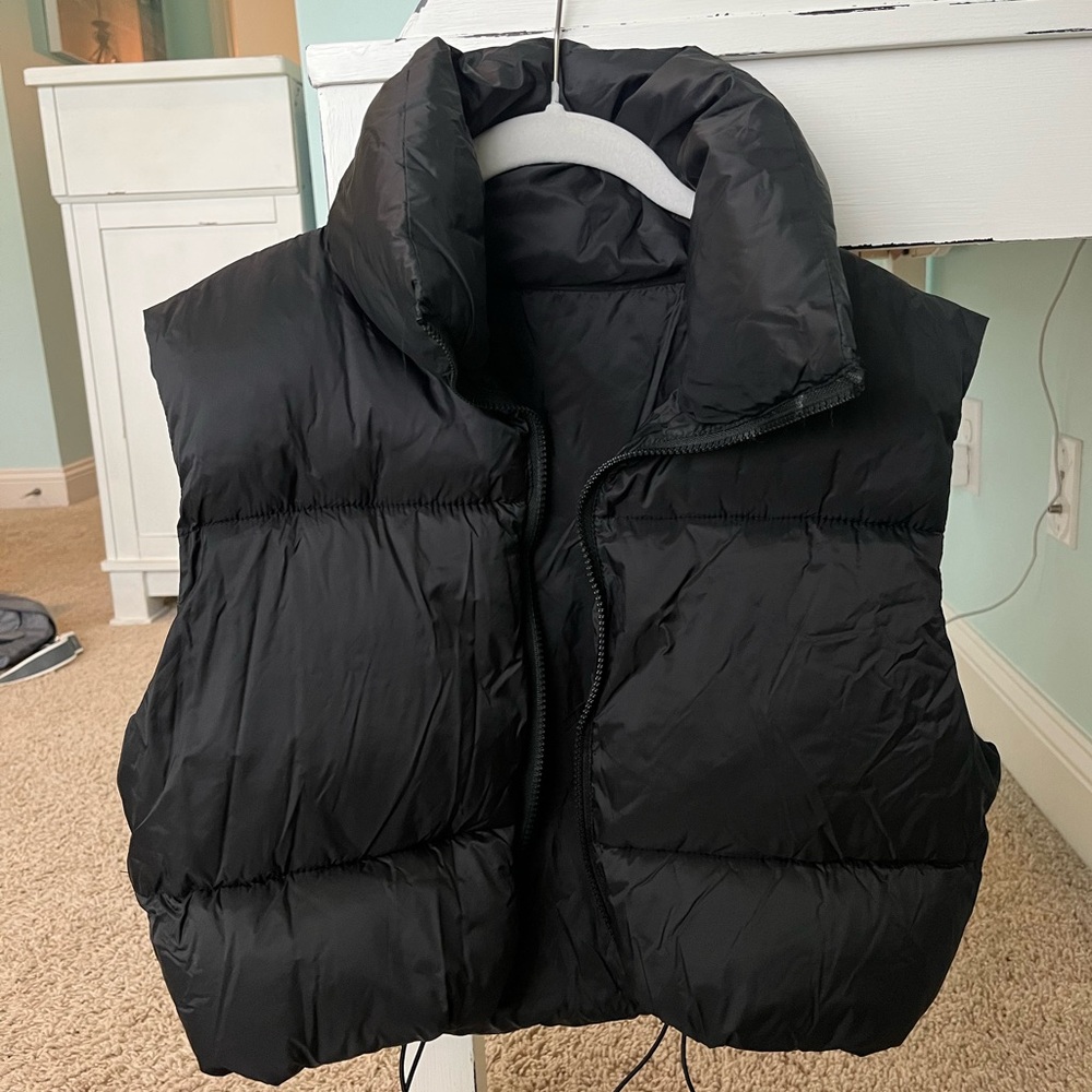 Small Black Cropped Puffer Vest